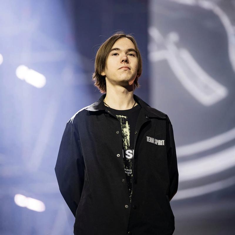 Doinb在泡芙直播间吃瓜：他们队友听不懂的战术我听懂了