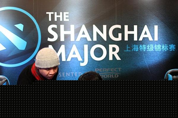 RNG赛后胜者群访：妮蔻是目前很强势的中单，队伍尚未找到解法